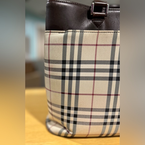 Burberry handbag in Nova Check Plaid Canvas and brown leather. Great deal! - Picture 8 of 8